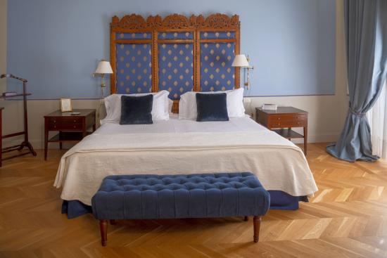 Albergo Pietrasanta - Double Room Superior (with a small balcony)