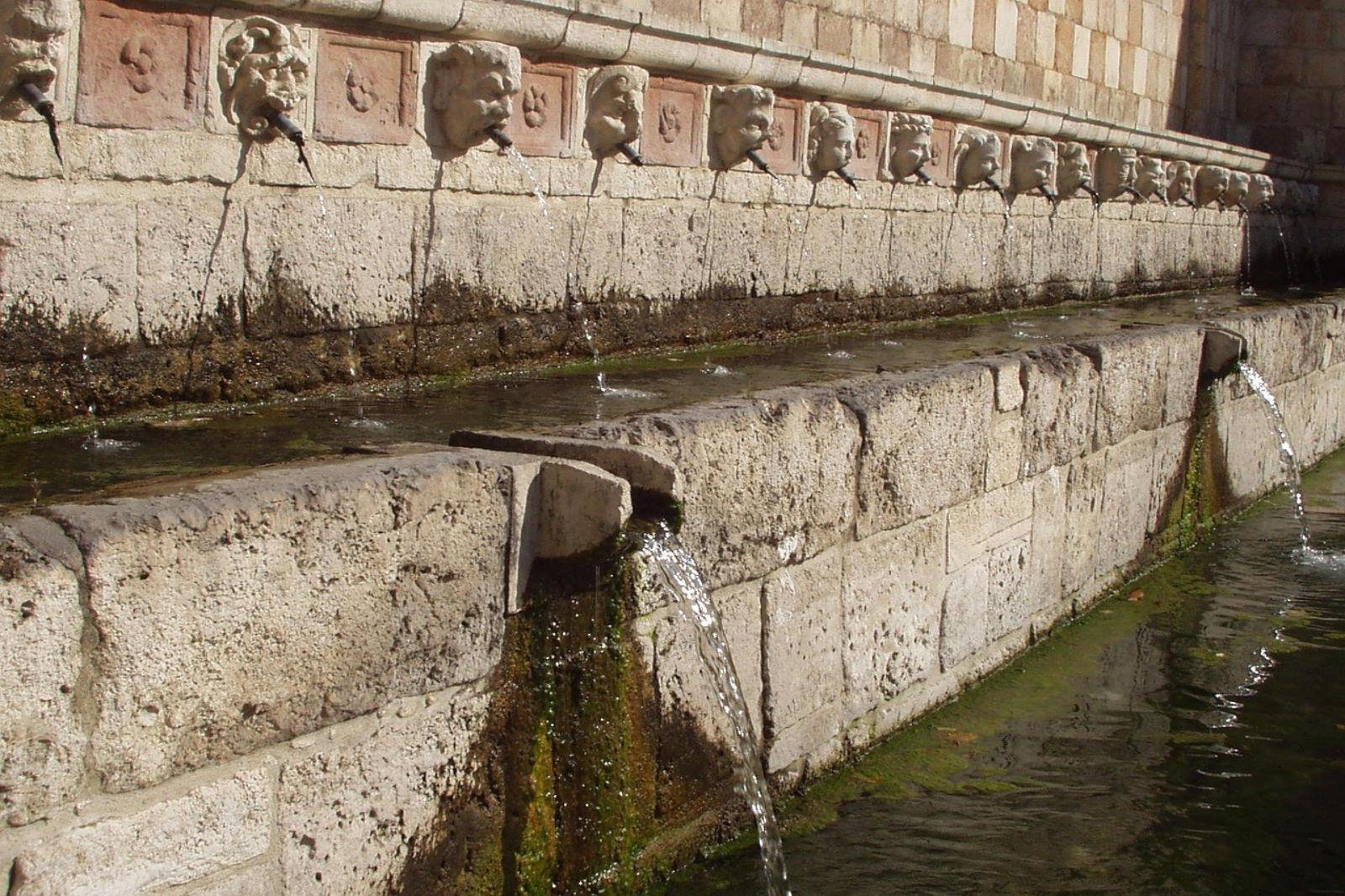 L'Aquila, Fontana delle 99 cannelle