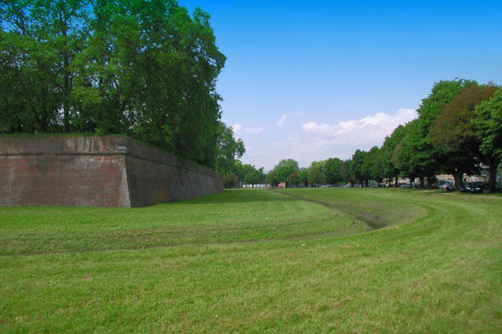 Lucca, Mura medievali