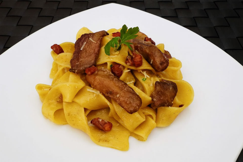 Pappardelle ai funghi porcini Special offer: Tartufo, Funghi Porcini, Bolgheri and Golf with Camillo